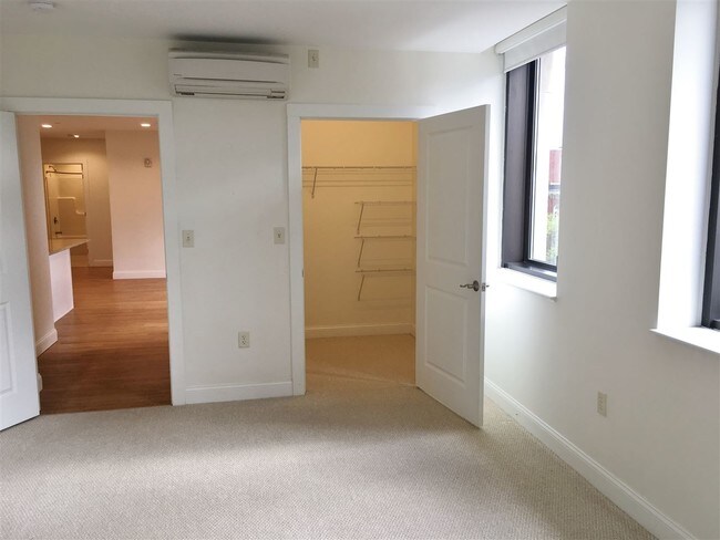 Building Photo - 875 Elm St