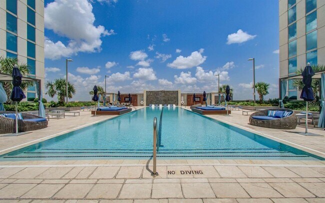 Building Photo - 5925 Almeda Rd