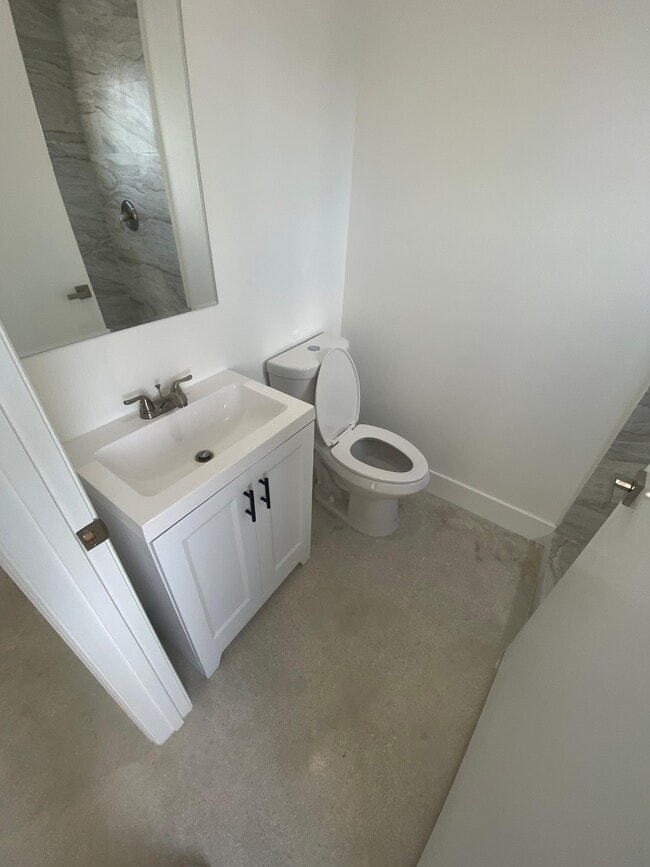 Building Photo - Elegworld 6233 NW