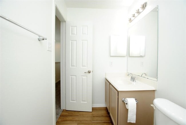 Building Photo - 3212 Victorian Manor Ln