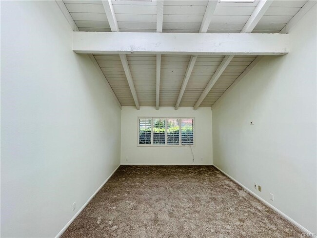 Building Photo - 523 Vista Grande
