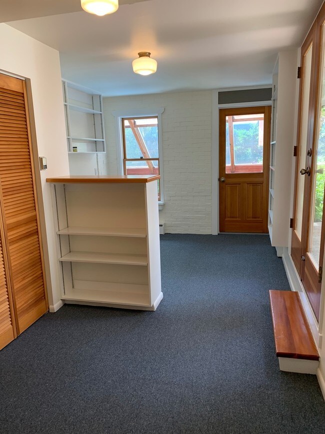 Building Photo - Amazing 2BD/2BA Chautauqua Home!