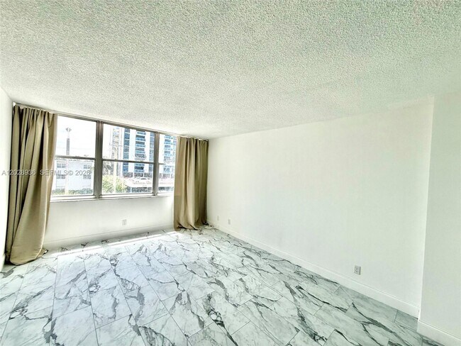 Building Photo - 2101 S Ocean Dr