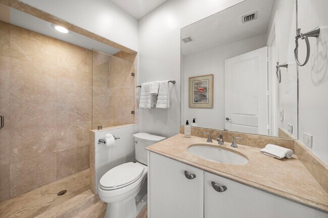 Building Photo - 514 N Birch Rd