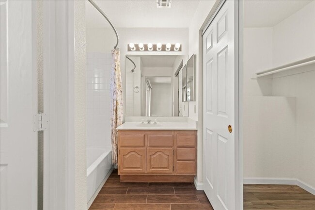 Building Photo - Fabulous Home!