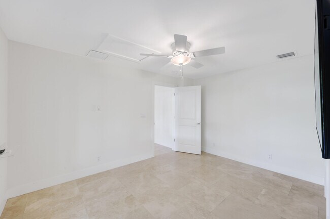 Building Photo - 1386 S Atlantic Dr