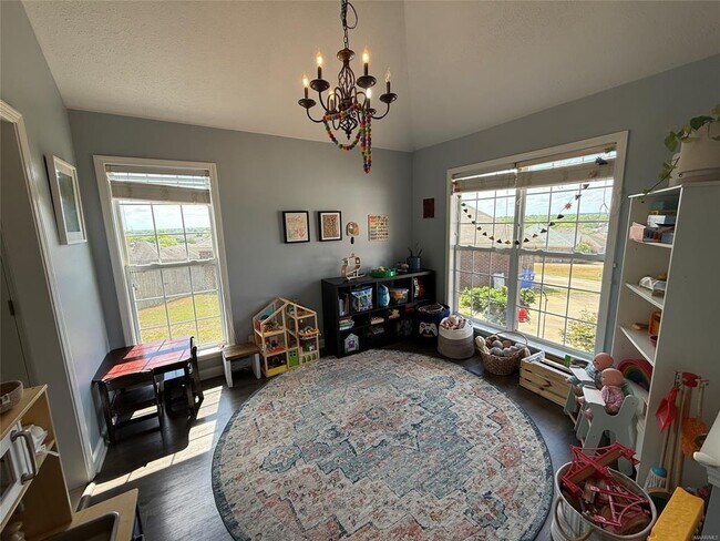 Building Photo - 650 Little Farm Rd