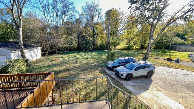 Building Photo - 820 Goldfinch Ave