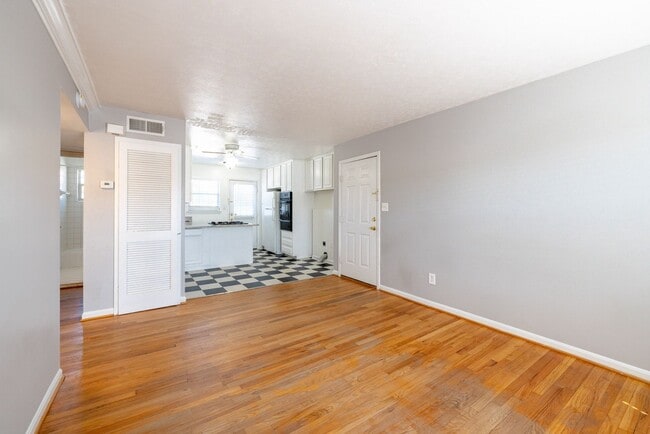 Building Photo - Peachtree Hills Court, 2-bedroom Atlanta address in the heart of the Hills for $1400-month.