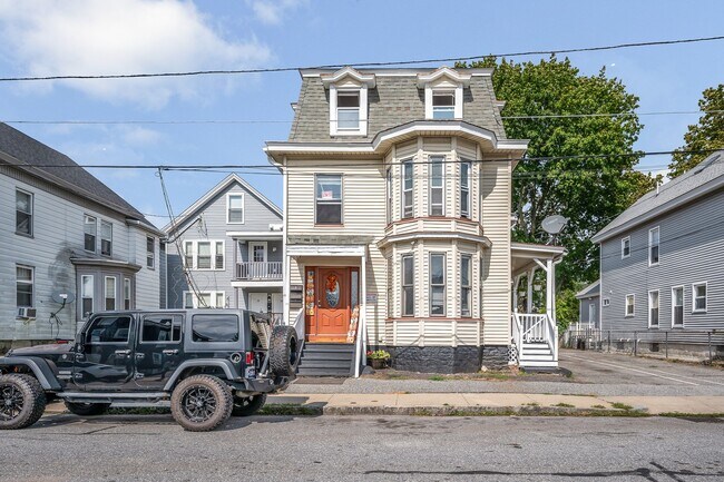 Building Photo - 27 W 5th St
