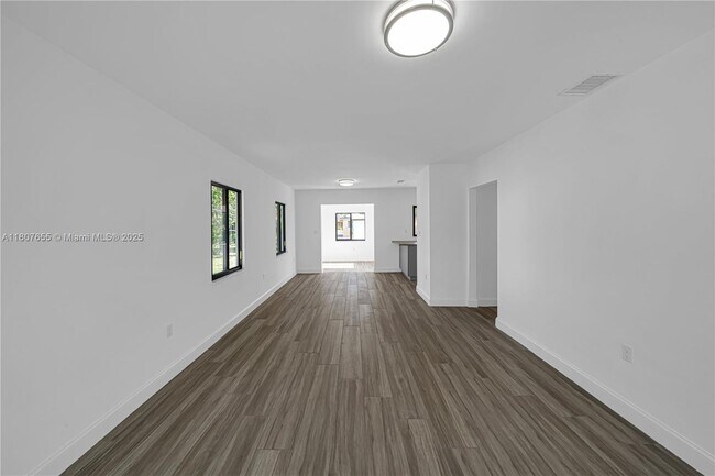 Building Photo - 5805 SW 46th Terrace
