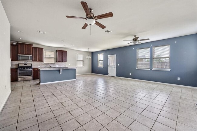 Building Photo - 369 Twisted Oaks Ln