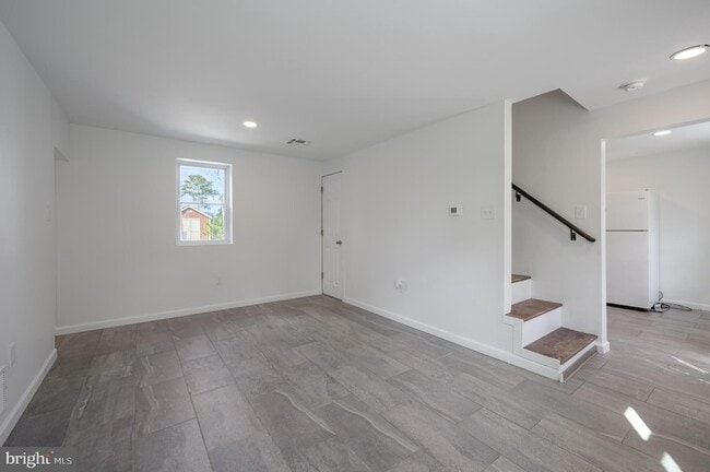 Building Photo - 1979 US-206