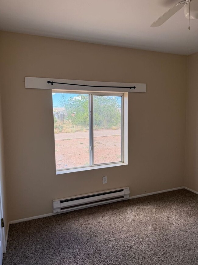 Building Photo - Living in La Luz