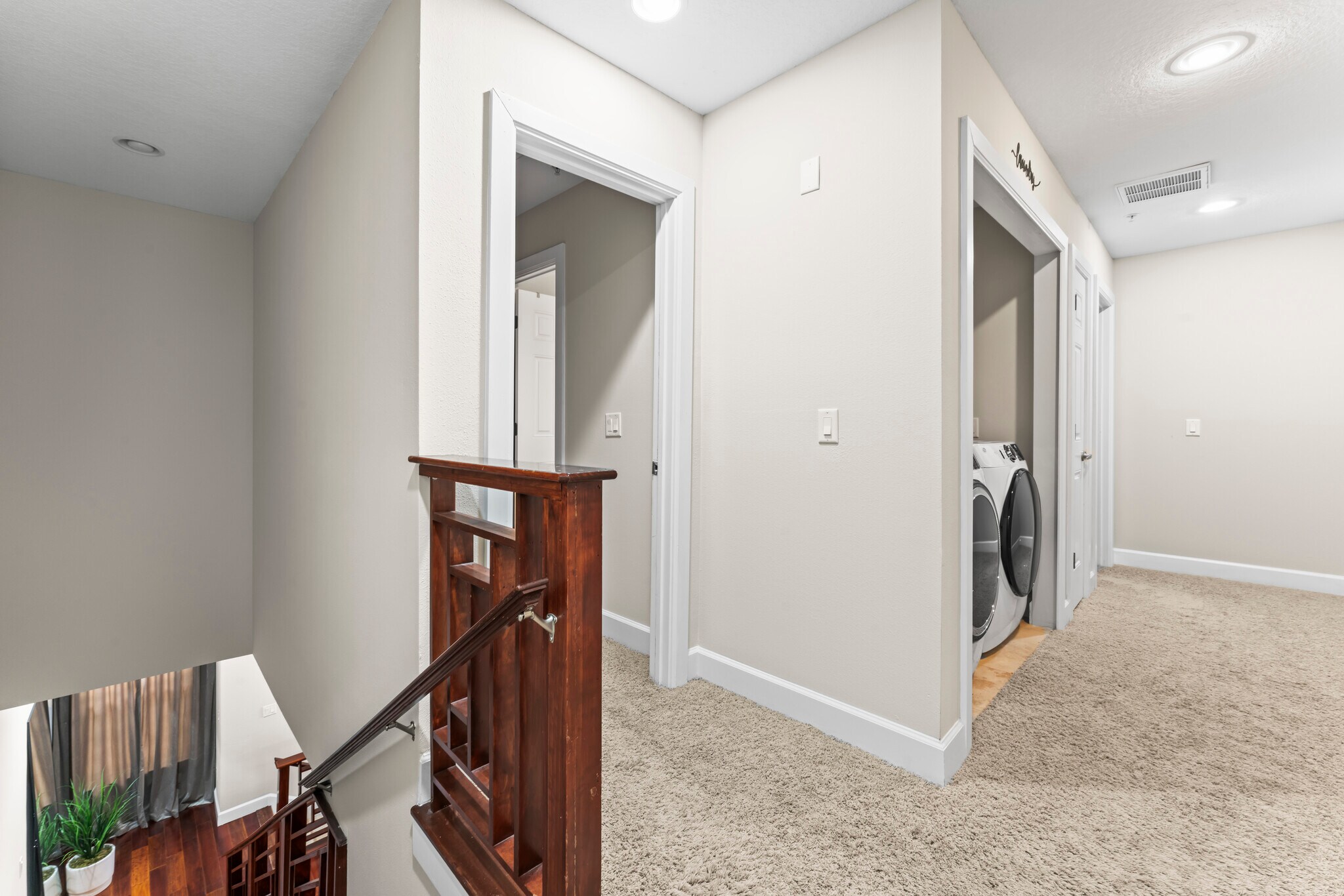 3rd level washer/dryer - 113 S Newport Ave