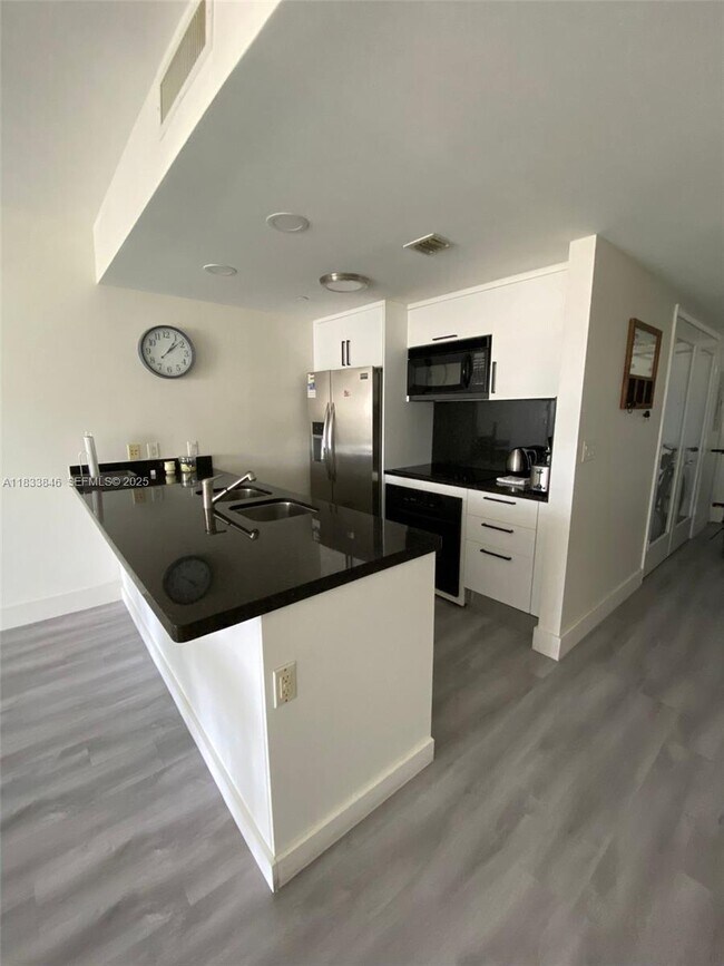 Building Photo - 1850 S Ocean Dr