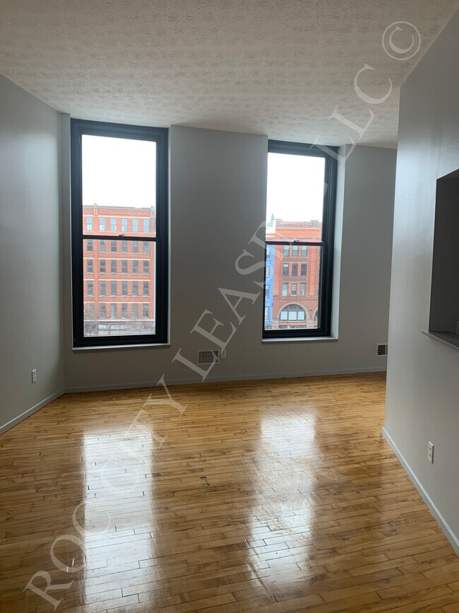 Building Photo - 214-216-216 Andrews St