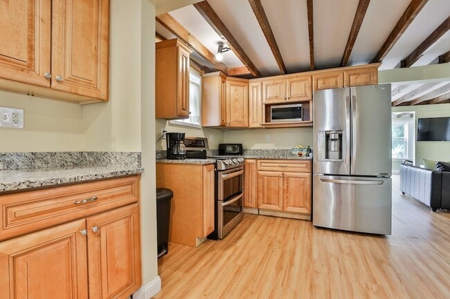 Building Photo - 64A Holiday Ln
