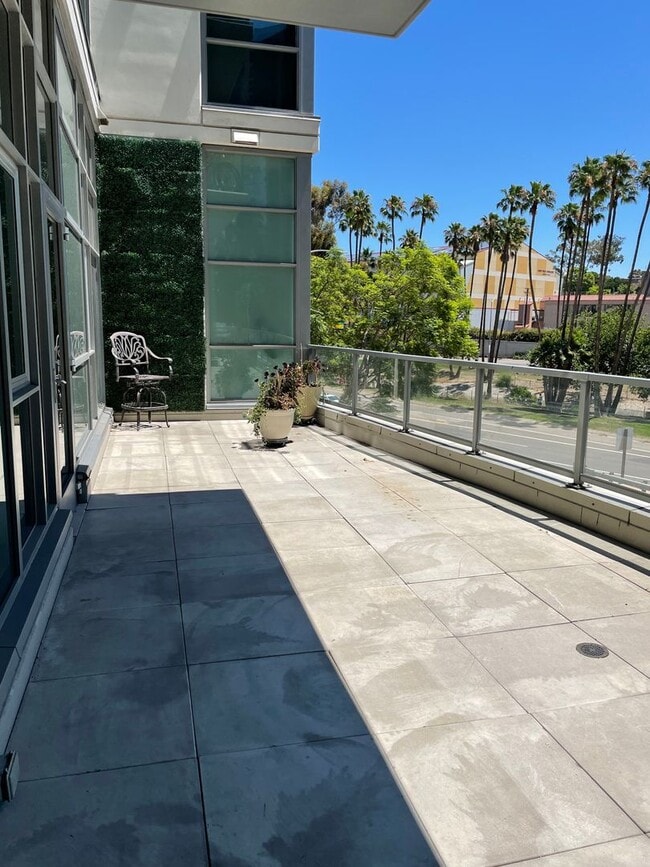 Building Photo - Gorgeous 3 Bedroom 2 Bath Condo For Rent a...