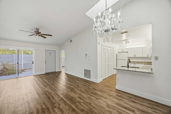 Building Photo - "Stylish Punta Gorda villa : 2-Bed, 2-Bath completely remodeled and is ready for you!!