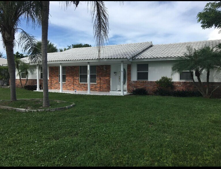 Front - 1431 Flagler Blvd