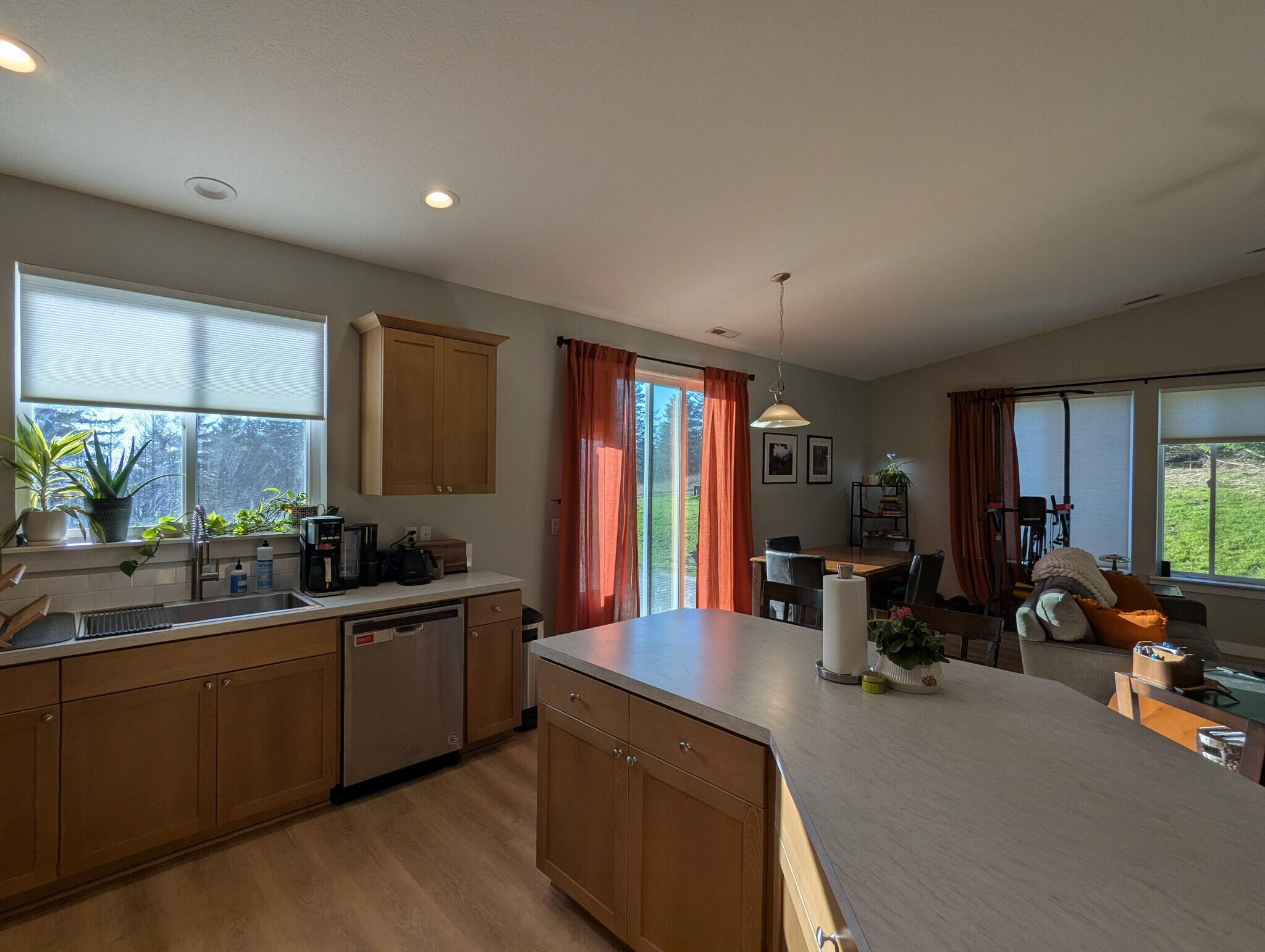 Building Photo - 342 Helens Ln