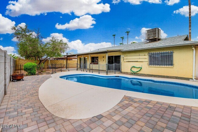 Building Photo - 4141 W Diana Ave