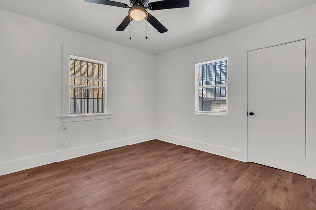Building Photo - 445 E 101st St