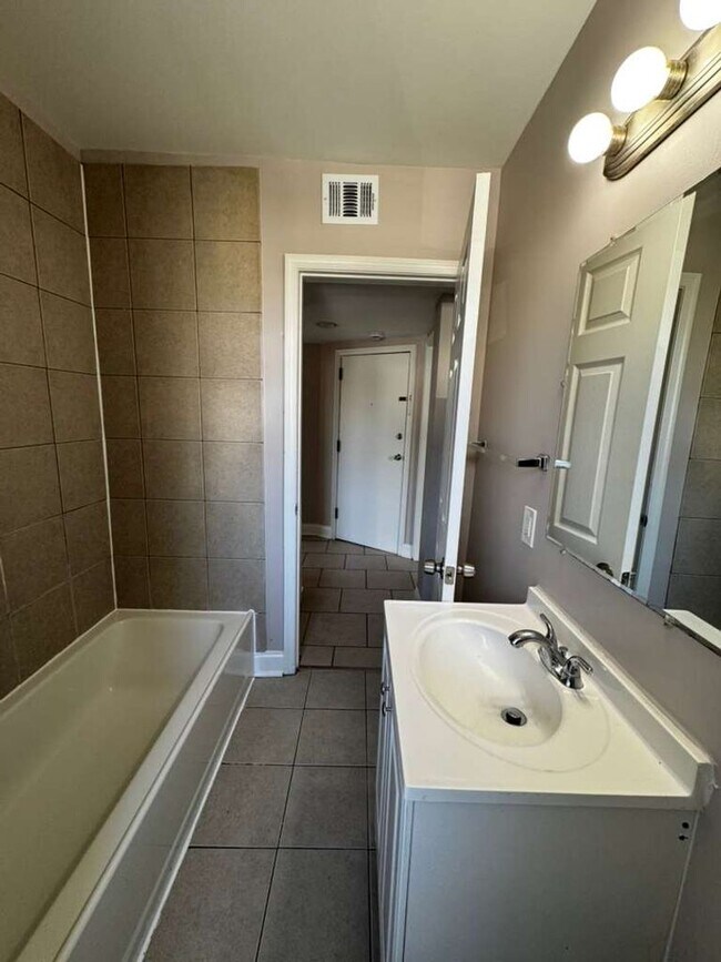 Interior Photo - 2401 Garrison Blvd