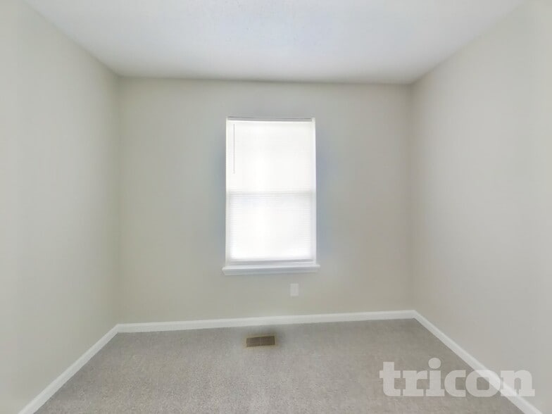 Building Photo - 1582 Tulip Ct