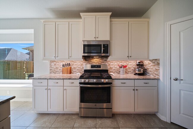 Building Photo - 1707 Benbrook Hollow Ln