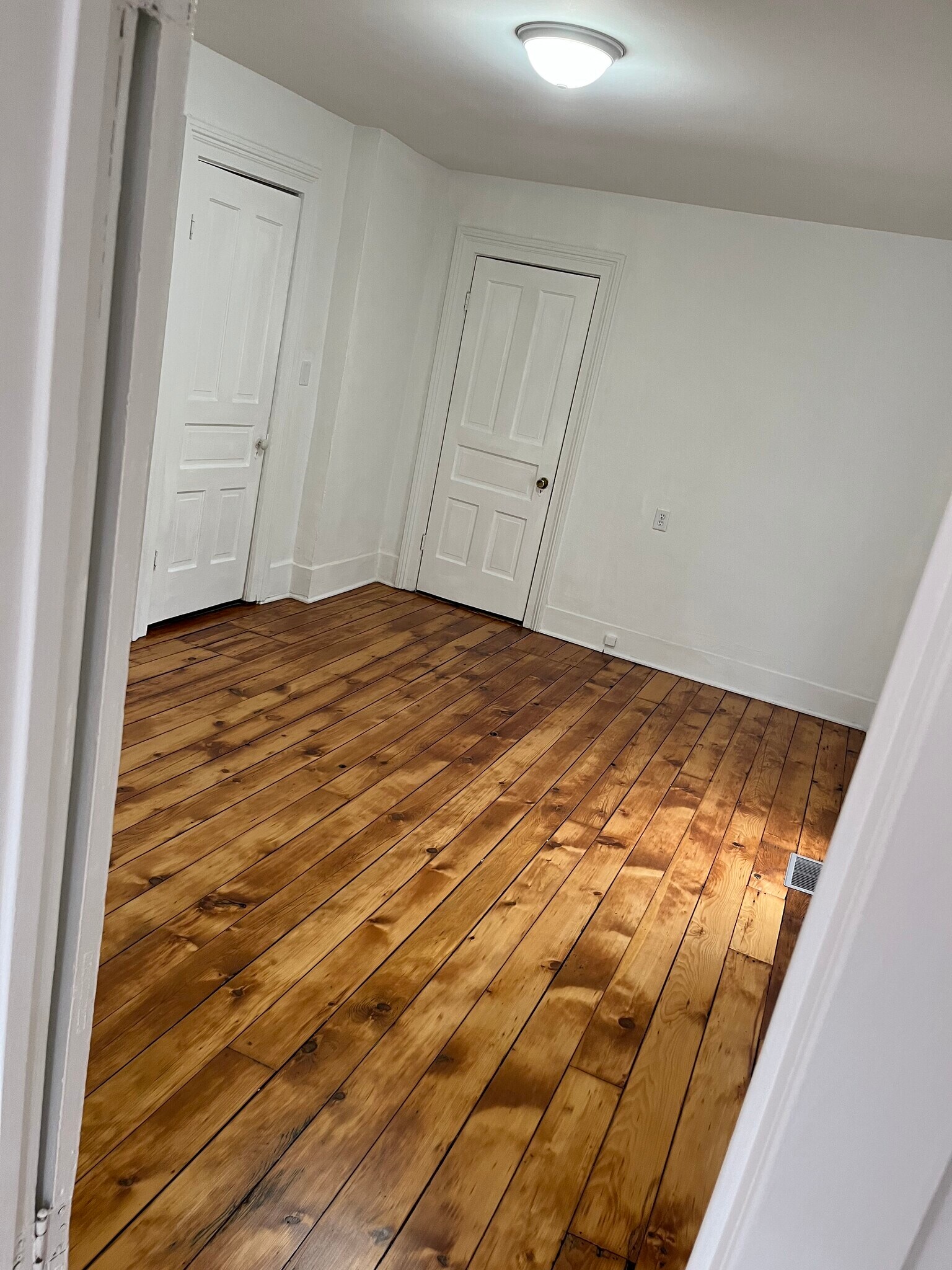 Building Photo - 305 N Main St