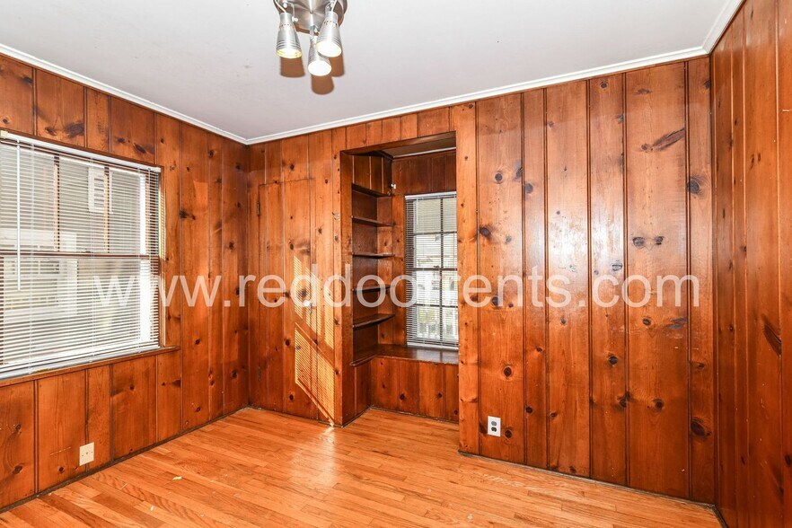 Building Photo - 125 E 49th St