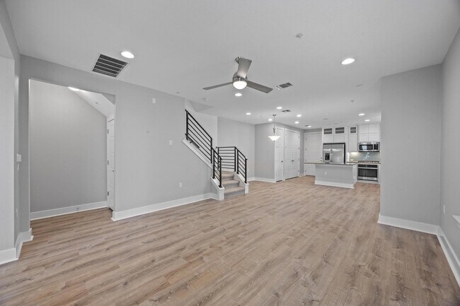 Building Photo - 2222 Simond Ave
