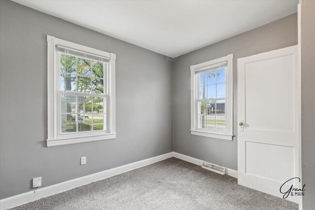 Building Photo - Two Bedroom Home in St Clair Shores - $1,400