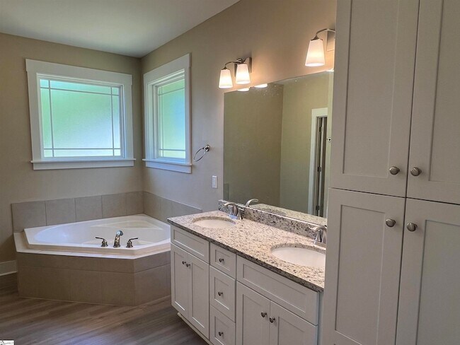 Building Photo - 103 Angler Dr