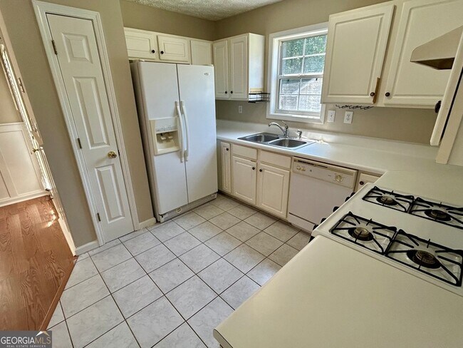 Building Photo - 1061 Athena Ct
