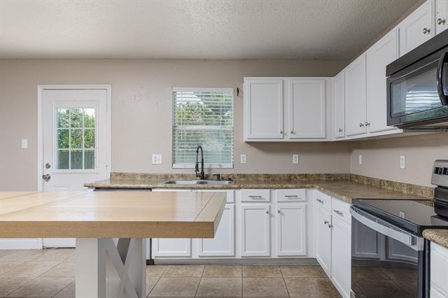 Building Photo - 2228 Bradford Pear Dr
