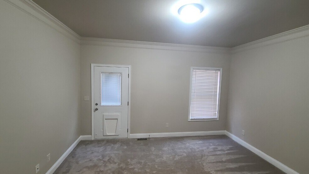 Building Photo - 127 Post Oak Road
