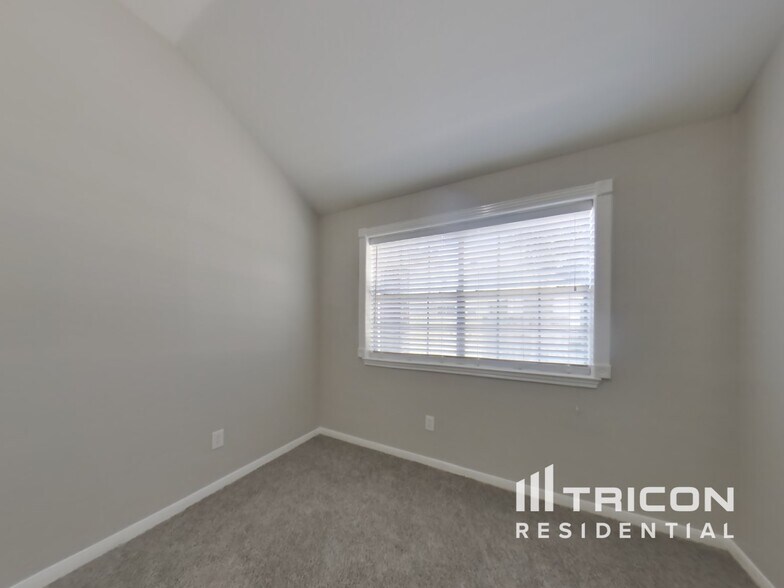Building Photo - 10326 Emerald Oaks Dr