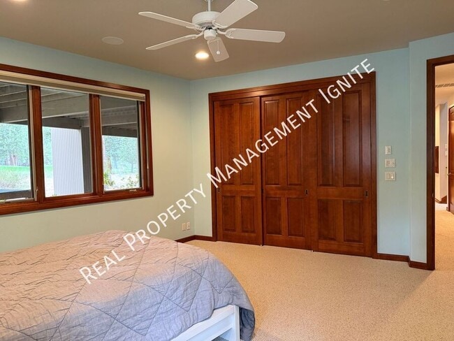 Building Photo - 3337 NW McCready Dr