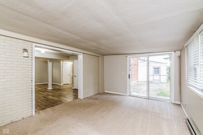 Building Photo - 2806 Winchester Dr