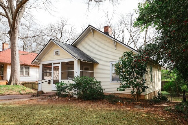 Building Photo - 150 Hall St