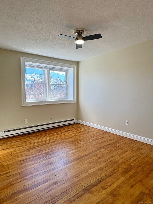 Building Photo - 211 E Main St