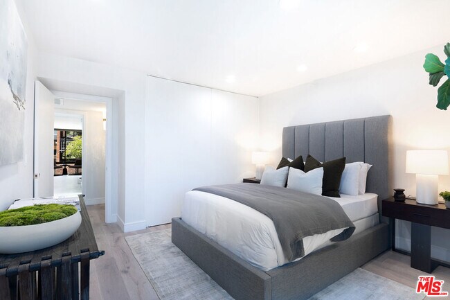 Building Photo - 1033 Carol Dr