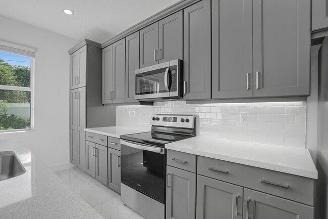 Building Photo - Gorgeous Brand New 3 Bedroom 2 Bath (2-story) Townhouse in Deerfield Beach