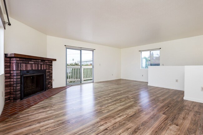 Building Photo - Spanish Coastal Charmer with Ocean Views -- Walk to the Beach