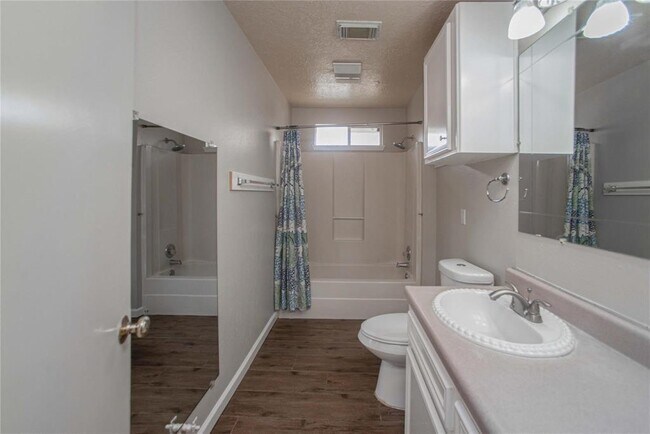 Building Photo - 10700 Deer Hill Dr