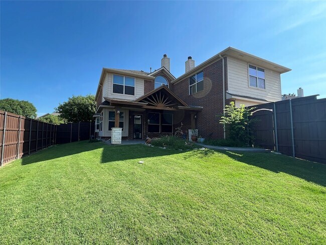 Building Photo - 9705 Hickory St