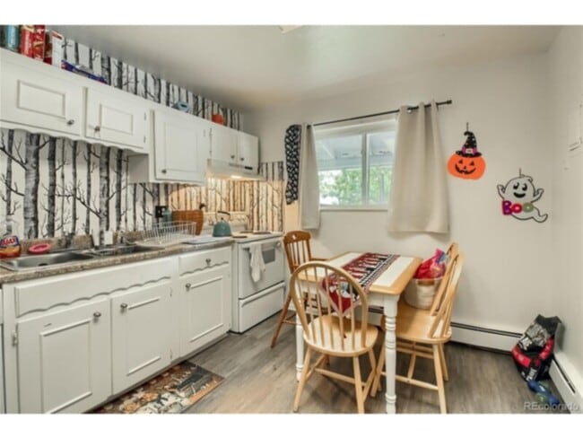 Building Photo - 2515 S Sheridan Blvd